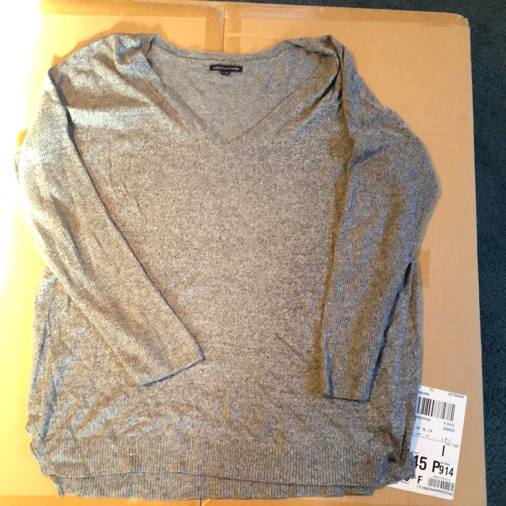 XL AE sweater